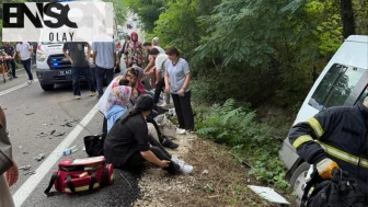 Ordu'da servis minibüsü otomobil ile çarpıştı: 15 yaralı