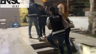 Çeşme'de 7 kişinin yaralandığı kavga masayla ilgilenilmediği için çıkmış