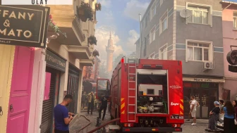 Odunlukta çıkan yangın hamama sıçradı