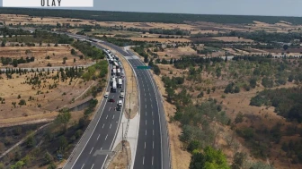 Avrupa Otoyolu trafiğe kapatıldı! Alevler ağaçlık alanı sardı