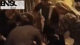 Gaziantep'te 4 kadın, sokakta oturan başka bir kadını sopalarla darp etti
