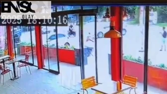 Feci kaza kamerada! Motosikletli havaya savruldu