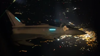 İngiltere'nin Savaş Uçakları, NATO Görevi İçin Polonya Semalarında Görev Başındayken Görüntülendi