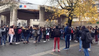Fransa'da sokaklar savaş alanına döndü! Macron karşıtı gösterilerde 540 kişi gözaltına alındı