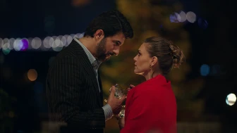Netflix, Başrollerinde Engin Akyürek ve Aslı Enver'in Yer Aldığı Yeni Türk Dizisi 'Old Money'nin Yayın Tarihini Açıkladı
