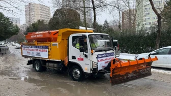 Bakırköy'de kar yağışıyla birlikte hızlı müdahale: Belediye 60 farklı noktada kar temizleme çalışmalarına başladı