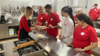Bayraklı Belediyesi, özel gereksinimli bireyler için sanat ve üretim odaklı kurslar düzenliyor