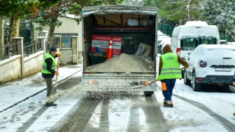 Esenyurt'ta karla mücadele çalışmaları hız kesmeden devam ediyor!