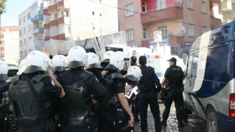 Iğdır'da Gerçekleşen Suriye Protestolarında 3 Polis Yaralandı, 48 Kişi Gözaltına Alındı