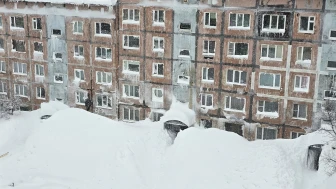 Kamçatka'da Şiddetli Kar Yağışı: Evlerin Çatısına Kadar Yükseldi!