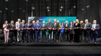 Modanın nabzı İzmir'de atıyor: Yenilikçi tasarımlar ve renkli koleksiyonlar ile İzmir moda dünyasına yön veriyor!