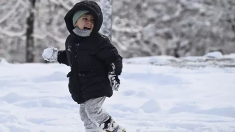 Kar yağışının etkili olduğu 13 Ocak 2026 Salı günü bazı illerde okullar tatil edildi. İşte kar tatili ilan edilen iller ve ilçeler...