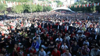 Kâğıthane'de Dünya Kupası coşkusu dev ekranlarda zirve yaptı!
