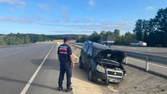 Bilecik'te Aracın Kontrolden Çıkması Sonucu Meydana Gelen Trafik Kazasında 3 Kişi Yaralandı