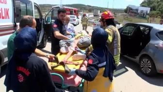 Pendik'te meydana gelen trafik kazasında kavşakta çarpışma: 1'i çocuk 2 kişi yaralandı