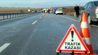 Batman'da iki otomobil kafa kafaya çarpıştı : 2 kişi yaralandı