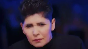 Ünlü şarkıcı İbrahim Cansever'in kamburluğunun nedeni merak konusu oldu! Doğuştan mı, sonradan mı oluştuği araştırılıyor.