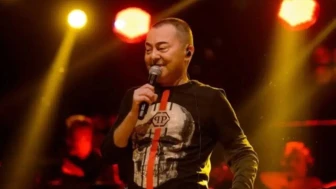 Sahnede Bir Anda İtiraf Etti! Serdar Ortaç’ın Evlilik Sözleri Sosyal Medyayı Karıştırdı