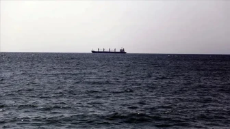 Umman açıklarında petrol tankeri vuruldu : Mürettebat güvende