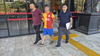 Antalya'da kadın turisti bıçaklama ve cinsel istismar iddiasıyla 17 yaşındaki şüpheli tutuklandı