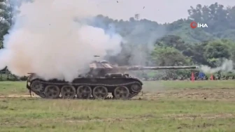 Bangladeş'te askeri tatbikat sırasında tank böyle patladı