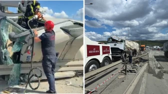 Beton mikseri bariyerlerin arasına devrildi: Sürücü kabinde sıkıştı