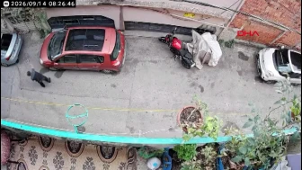Kucağındaki kediye şiddet uygulayan adam kamerada