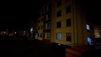 Eskişehir'de liseye gece baskını : 3 çocuk yakalandı