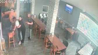 Giresun Tirebolu'da nefes borusuna ekmek kaçan garsonu profesör kurtardı
