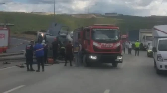 Kocaeli'de beton mikseri devrildi: Araçta sıkışan sürücü yaralandı