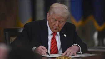 2031 yılına kadar uzatıldı... Trump imzayı attı, Washington-Moskova hattı karıştı! Rusya ve İran'a dev yaptırım paketi yürürlükte