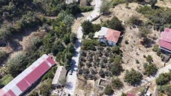 Mersin'de yol yenileme çalışması : 3 bin 200 metrekarelik alan parke taşıyla kaplandı