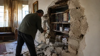 Suriye’de Ebu Bilal, 15 yıl sakladığı kitaplarını buldu