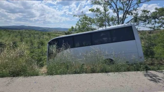 Bilecik'te kaza paniği: Yolcu otobüsü şarampole devrildi, 4 yolcu yaralandı