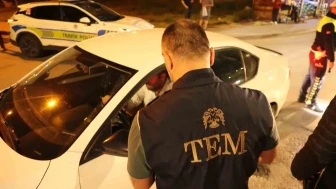 Kayseri'de gece düzenlenen operasyonda polis ekipleri 72 farklı noktada sıkı bir denetim gerçekleştirdi