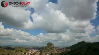 Karahisar Kalesi üzerinde bulutların hareketleri izleyenleri etkiledi
