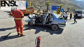 Göcek tüneli çıkışında meydana gelen trafik kazasında bir kişi sıkıştı