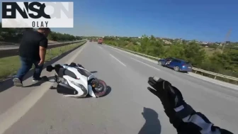 Hatay'da beton mikserinden düşen malzeme motosiklet sürücüsünü tehlikeye soktu
