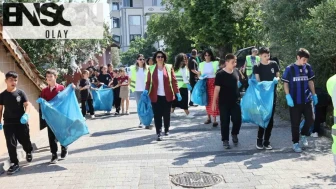 Gölyazı'da minik çevrecilerden örnek hareket: Tarihi çınar gölgesinde atıklara hayat verdiler