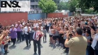 44 yıllık maraton bitti: Eğitim çınarı okulundan alkışlarla uğurlandı
