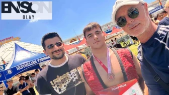 Aydın'ın gururu minderde parladı: Genç pehlivan Türkiye üçüncüsü olarak döndü
