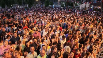 Başkan Çerçioğlu, minikleri unutmadı: Çocuklar için yılsonu şenliği düzenledi