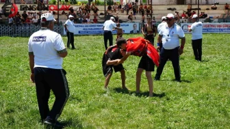 Aşırtmalı aba güreşi Türkiye şampiyonası şahinbey er meydanında başladı
