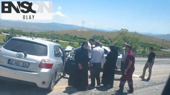 Elazığ-Keban yolunda can pazarı: İki araç çarpıştı, aralarında çocuk da var