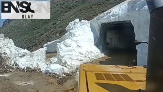 Takvimler yazı gösterse de o bölgede kış bitmedi: Haziran ayında kar tünelleri açılıyor