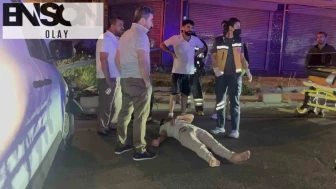 Çorlu'da gece yarısı dehşeti: Kontrolden çıkan hafif ticari araç aydınlatma direğine saplandı