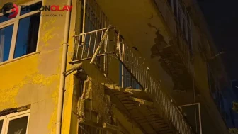 Üsküdar Sultantepe'de bir binanın balkonu çöktü: Daireler boşaltıldı ve binaya mühür vuruldu.