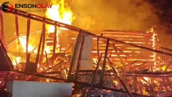 Kastamonu'da iki katlı ahşap evde çıkan yangın söndürüldü