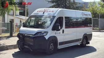 Eskişehir'de işçi servisi ile otomobil çarpıştı