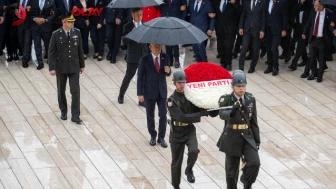 Yeni Parti Lideri Özel'in Başkanlığındaki Delegasyon, Anıtkabir'i Ziyaret Etti